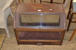 Early 20th Century display cabinet with lifting lid, 70cm wide