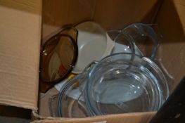 Quantity of assorted Pyrex kitchen ware and others