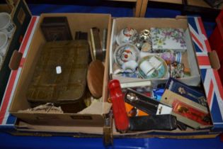 Mixed Lot: Collectors tins, ceramics, spoons etc