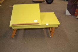 Folding lap table