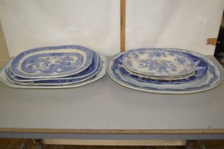 Mixed Lot: Various blue and white Willow Pattern meat plates and others (8)
