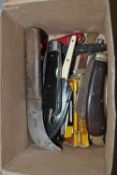 Box of various assorted pen knives and others
