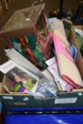 Mixed Lot: Christmas crackers, greetings cards, gift bags and others