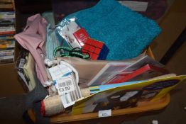Mixed Lot: Assorted household items to include bath mats, tote bags etc