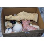Assorted ornaments and figurines to include a resin model of the Venus de Milo
