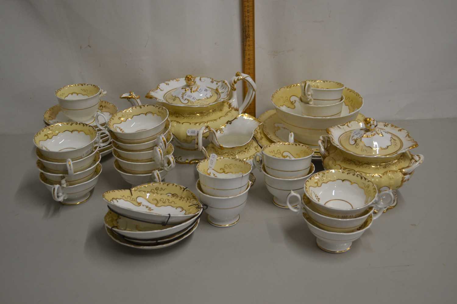 Victorian gilt patterned tea set, pattern number 5372