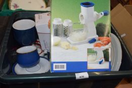Mixed Lot: Assorted dinner wares to include Denby together with a milk frother and a multi-purpose
