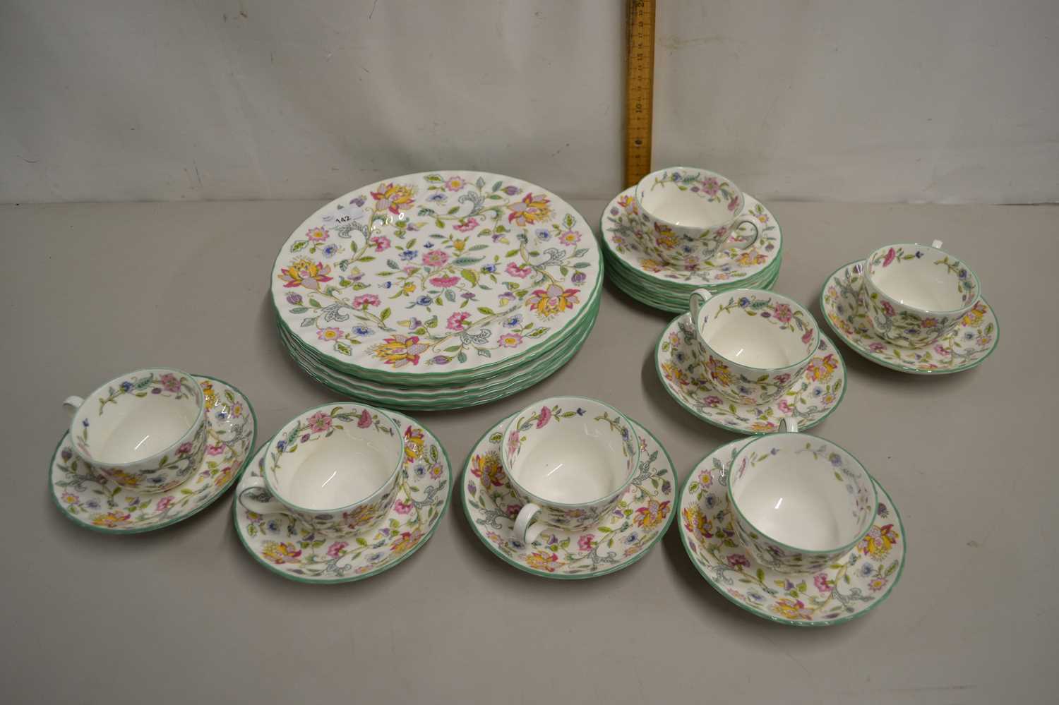 Quantity of Minton Haddon Hall tea and table wares