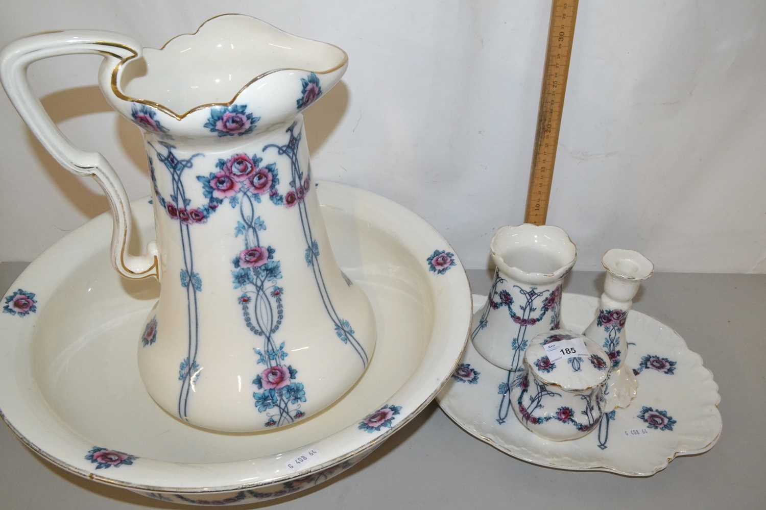 A Losol ware wash stand set