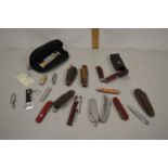 Mixed Lot: Various pocket knives to include Franklin Mint RAF edition and various others