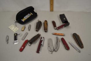 Mixed Lot: Various pocket knives to include Franklin Mint RAF edition and various others