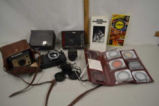 Mixed Lot: Various assorted cameras to include Coronet, Ambassador, Nikon N2000 and others