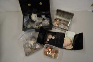 Mixed Lot: A tin and further loose world coinage