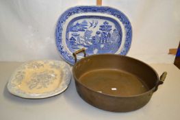 Mixed Lot: Oval Willow pattern meat plate, a further small meat plate and a copper and brass pan (