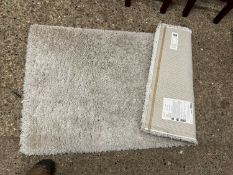 A Dunelm Slumber Ivory rug, 80 x 50cm