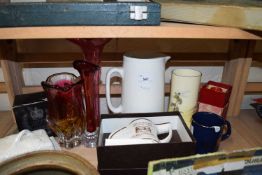 Mixed Lot: Jugs, glass ware, vases etc