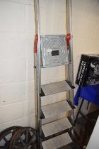 Folding step ladder