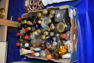 Mixed Lot: Assorted alcohol miniatures