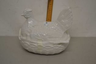 A Portmeirion cream glazed ceramic hen on nest egg container