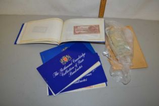 Four small albums The Rothmans Cambridge Collection of Rare Bank Notes plus various others loose