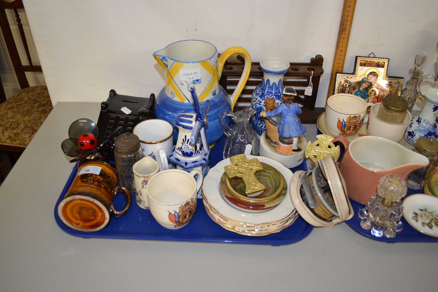 Two trays of various assorted ceramics, cruet items etc - Image 2 of 3