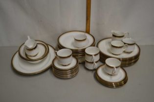 Quantity of Paragon Clarence pattern table wares