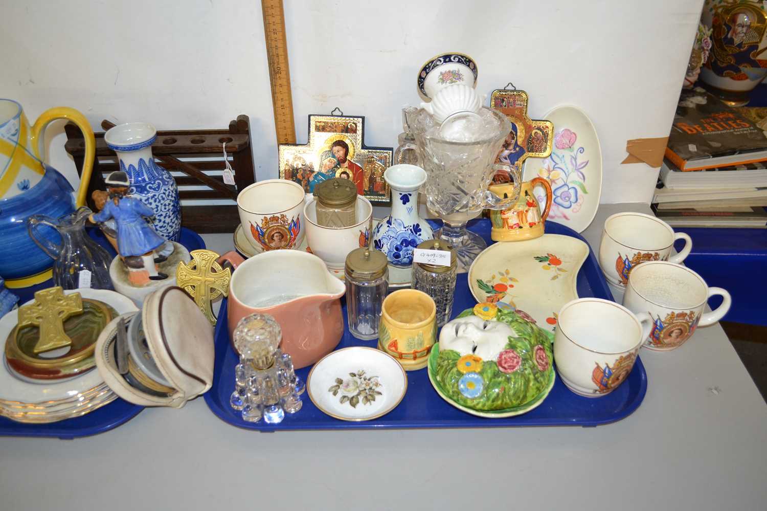 Two trays of various assorted ceramics, cruet items etc - Image 3 of 3