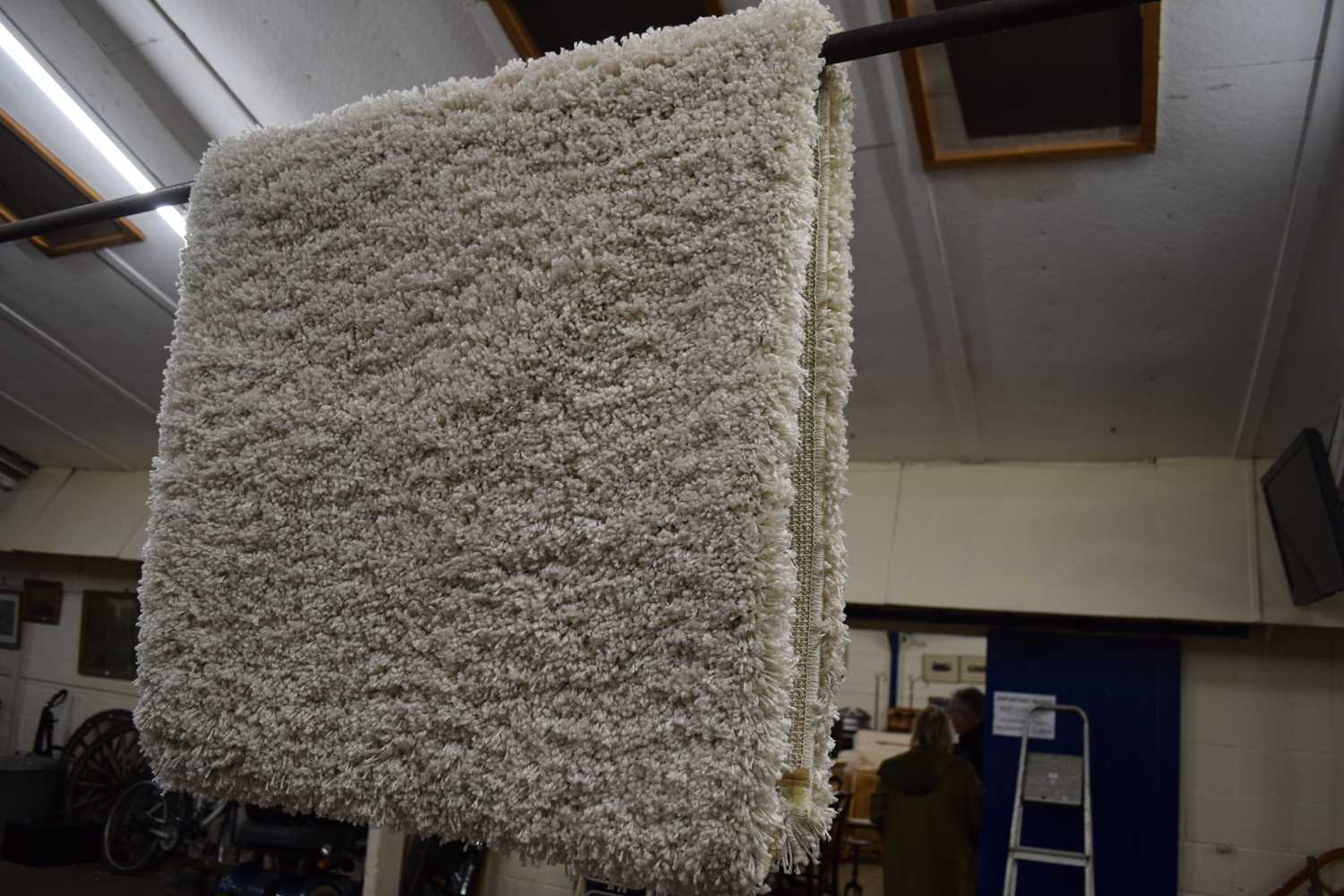 A Dunelm Slumber Ivory rug, 80 x 150cm