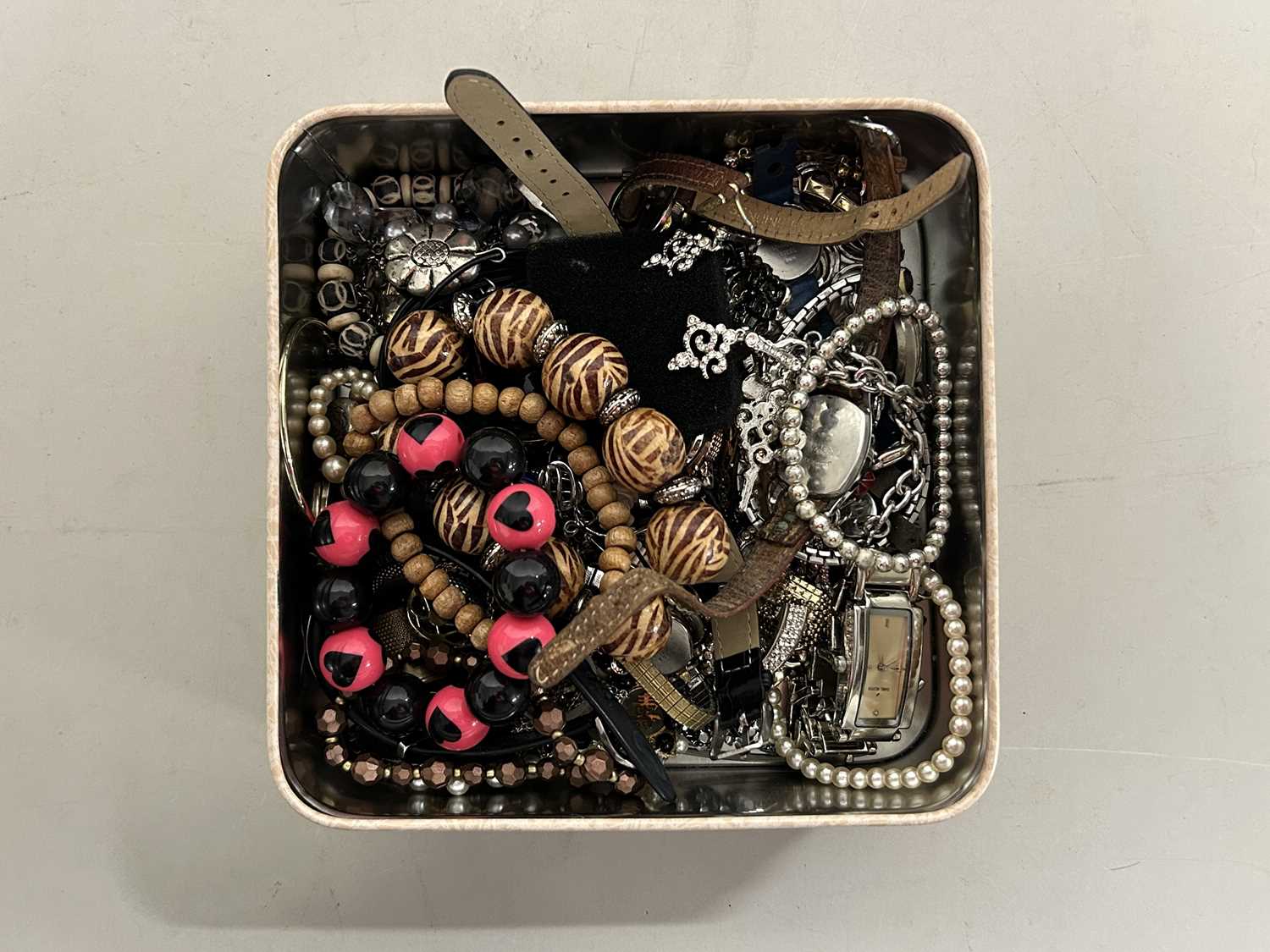 Box of various assorted costume jewellery