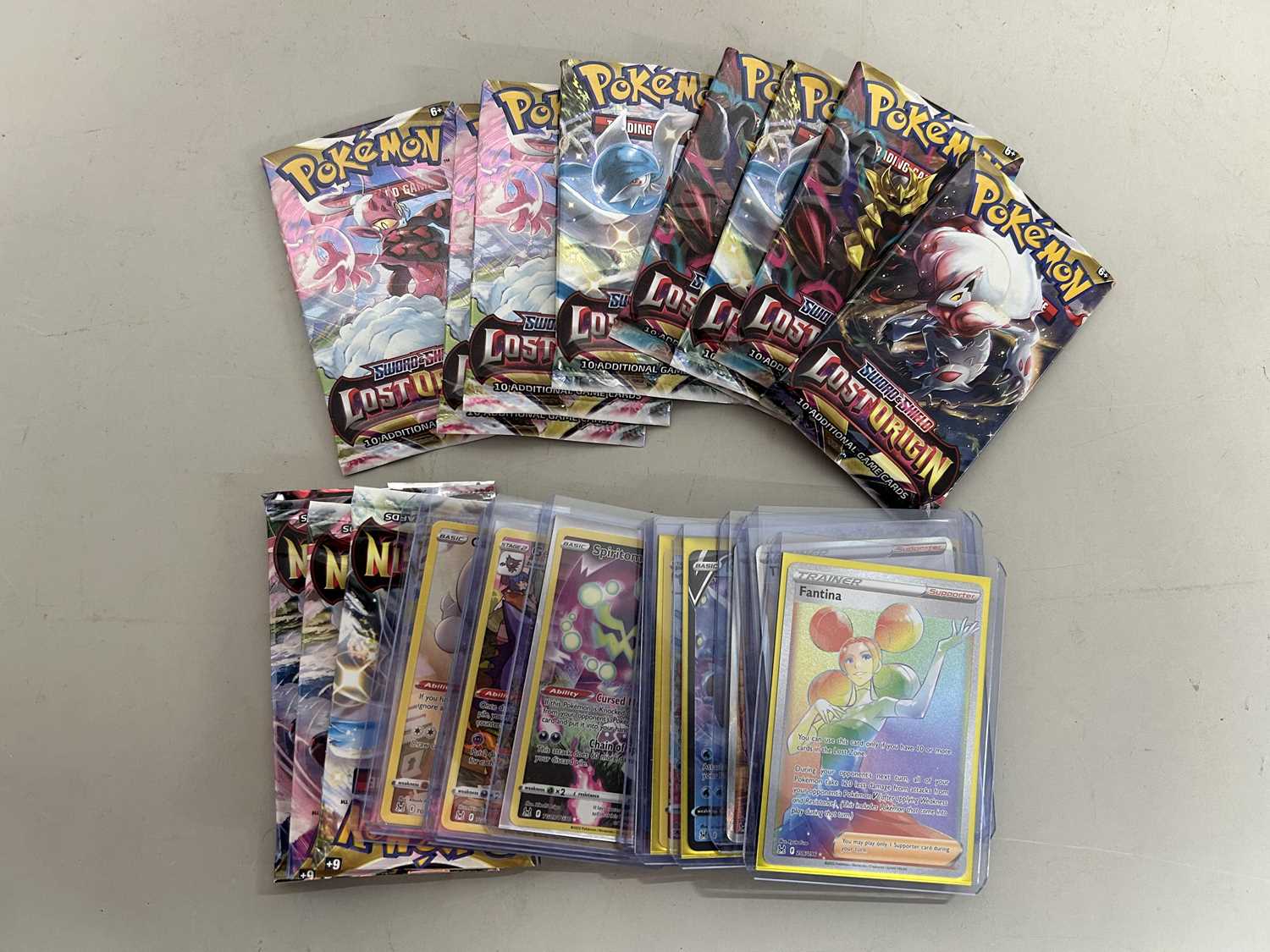 Packet of assorted Pokemon cards