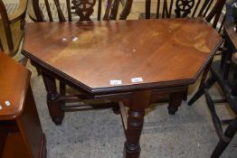 Late 19th Century American walnut hall table on turned legs