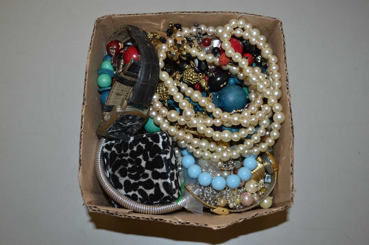 Box of various assorted costume jewellery