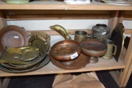 Quantity of assorted metal wares to include brass, copper, ashtrays, tankards etc
