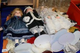Quantity of modern collectors dolls