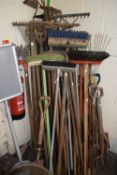 Large Mixed Lot: Assorted garden tools