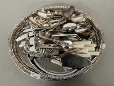 Mixed Lot: Various assorted cutlery, serving trays etc