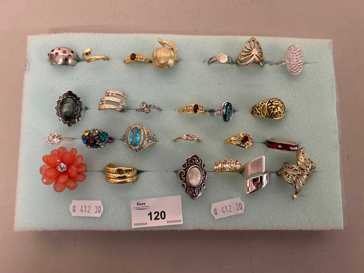 Mixed Lot: Various costume jewellery rings