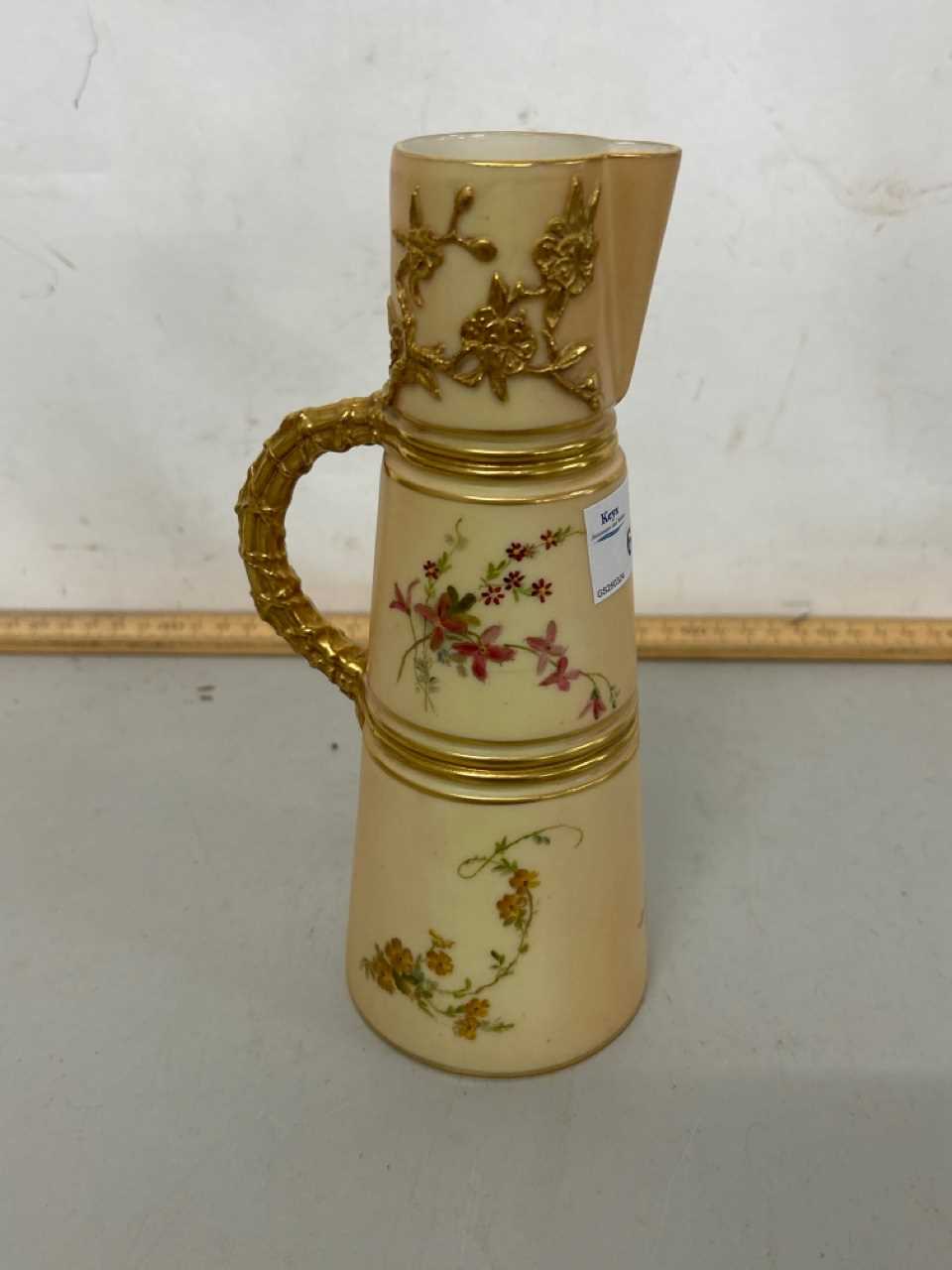 A blush Worcester vase of tapering form, 20cm high