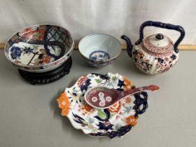 Mixed Lot: Imari type bowls, further teapot and other items