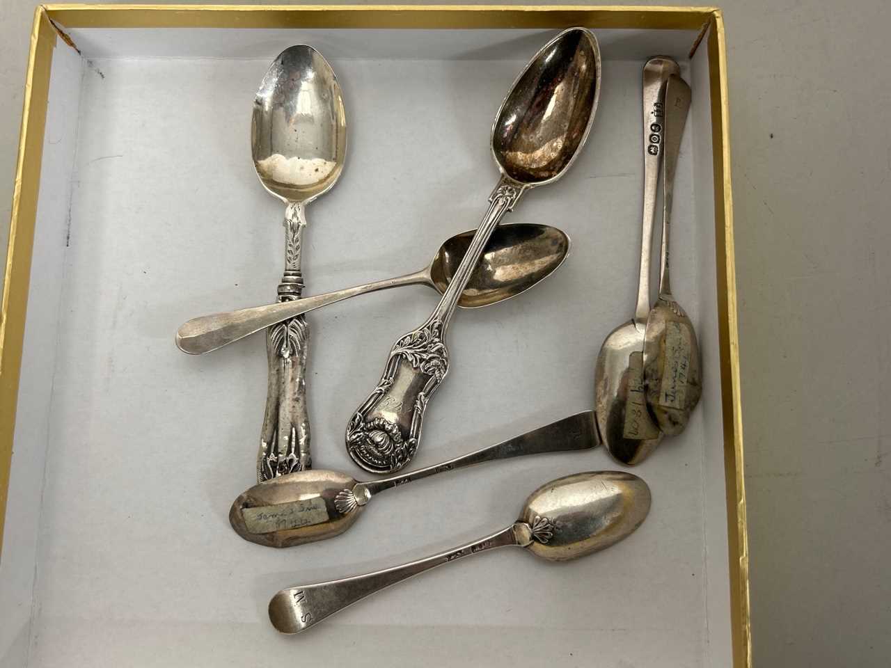 Mixed Lot: Assorted silver and white metal teaspoons