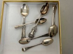 Mixed Lot: Assorted silver and white metal teaspoons