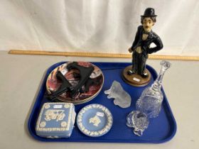 Tray of mixed wares to include glass cat ornaments, various collectors plates, Charlie Chaplin