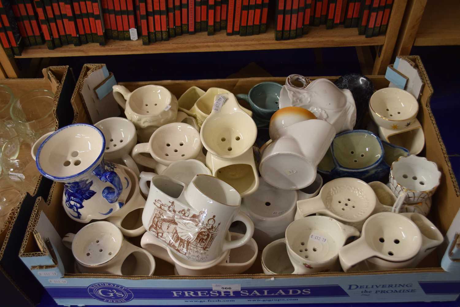 Quantity of moustache cups