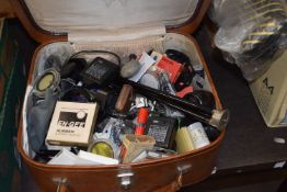 Quantity of assorted photographic equipment