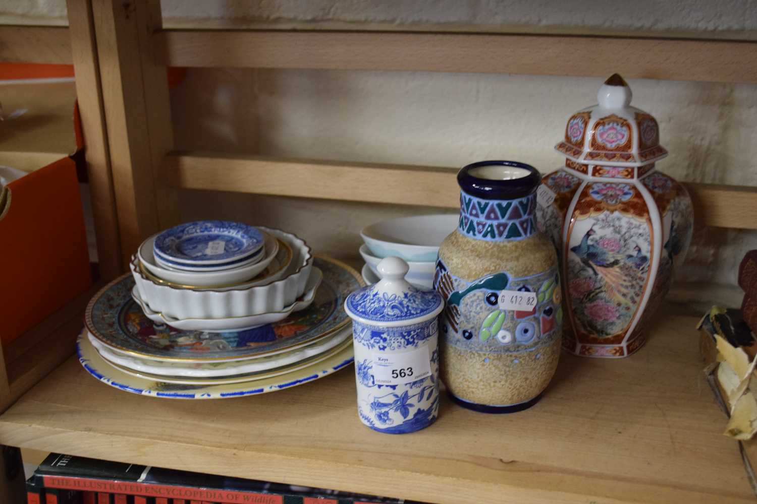 Assorted ceramics to include Spode, collectors plates, tea bowls etc