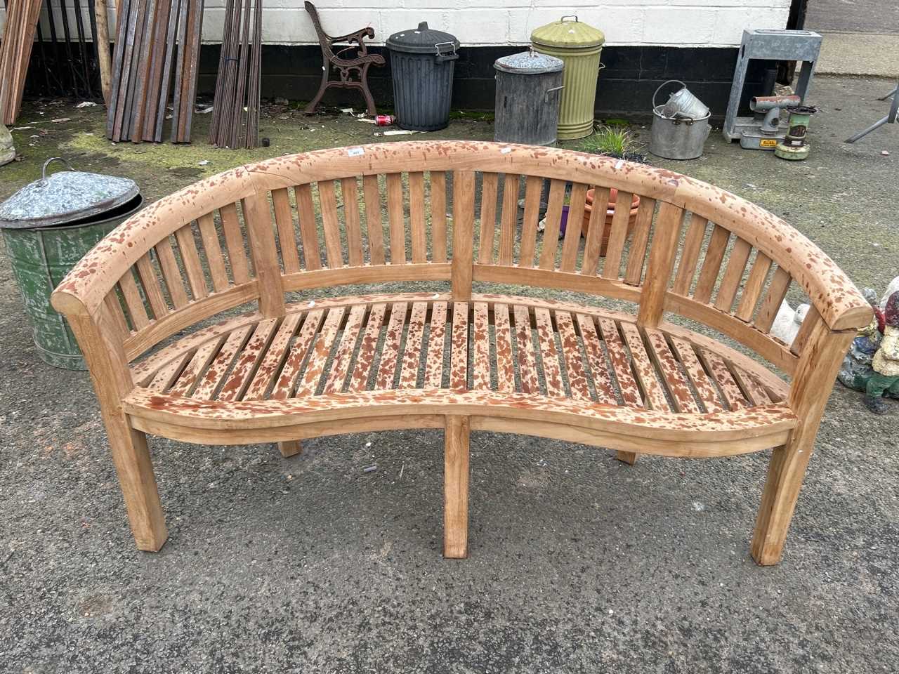 Modern hardwood banana type bench (damaged) - Bild 2 aus 2