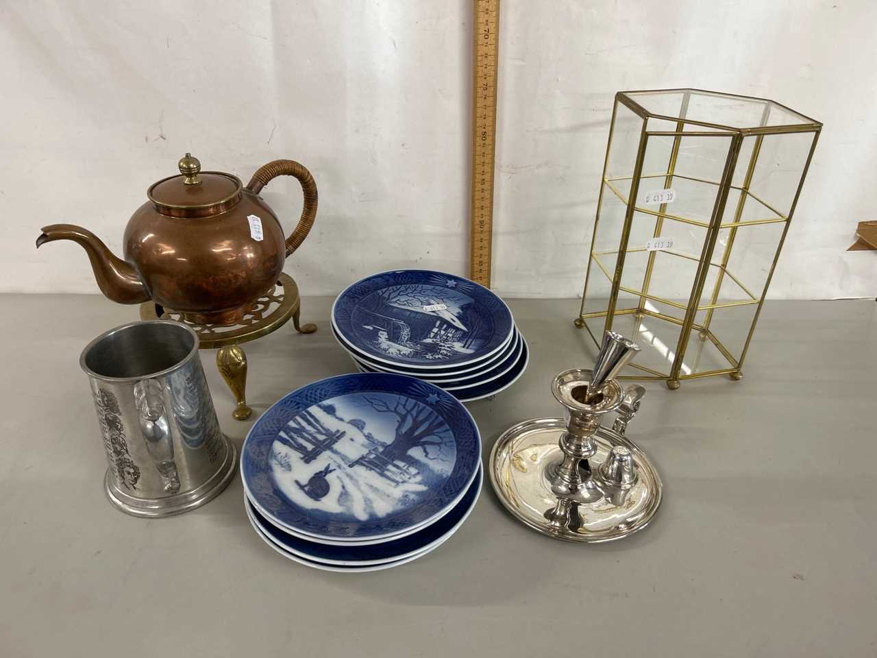 Mixed Lot: Table top display cabinet, Copenhagen Christmas plates, silver plated chamber stick,