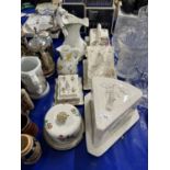 Mixed Lot: Various assorted cheese dishes, jugs etc