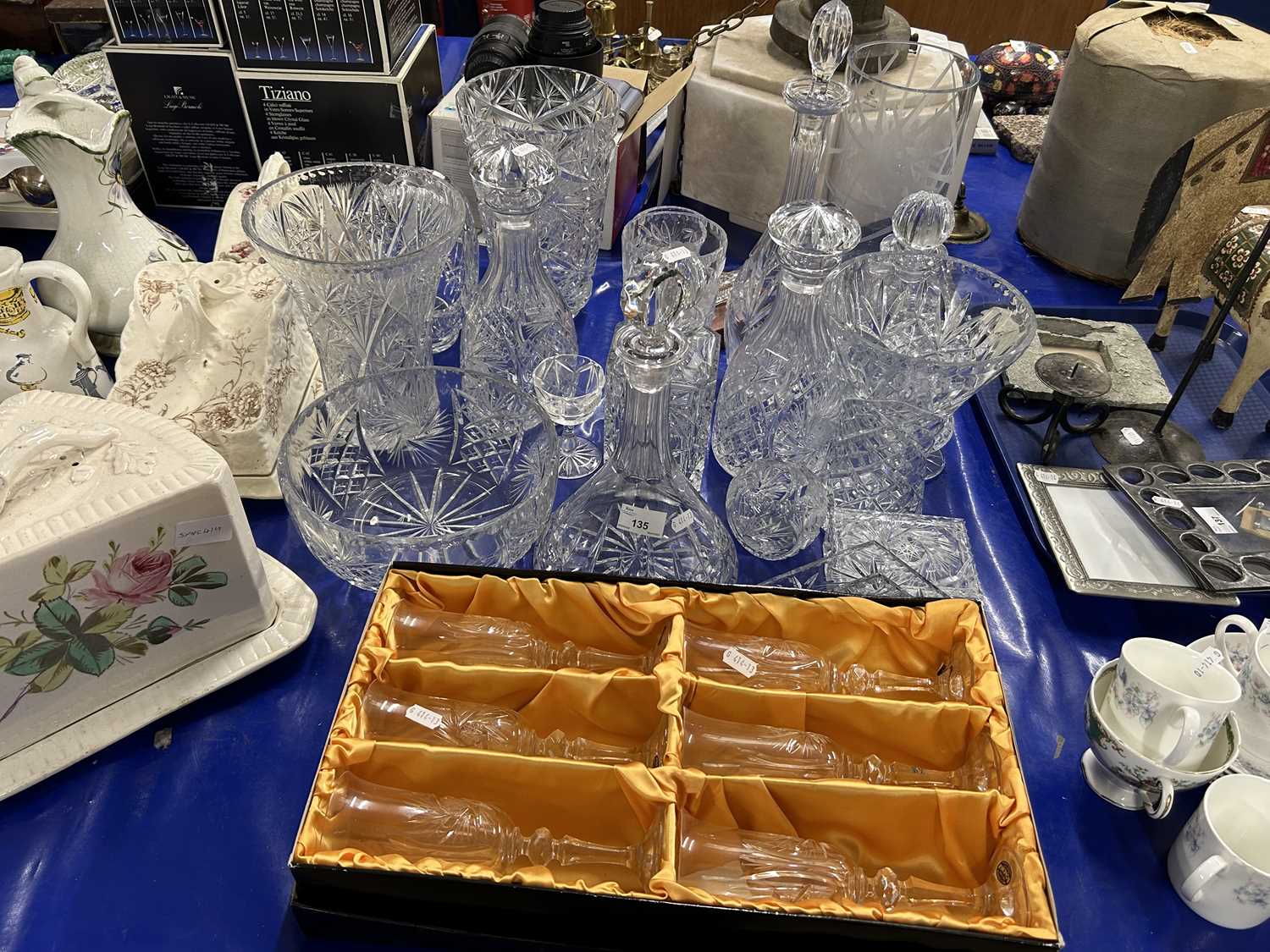 Mixed Lot: Clear glass wares to include range of various glass vases, decanters, boxed champagne
