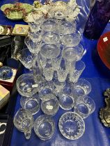 Mixed Lot: Various assorted glass wares